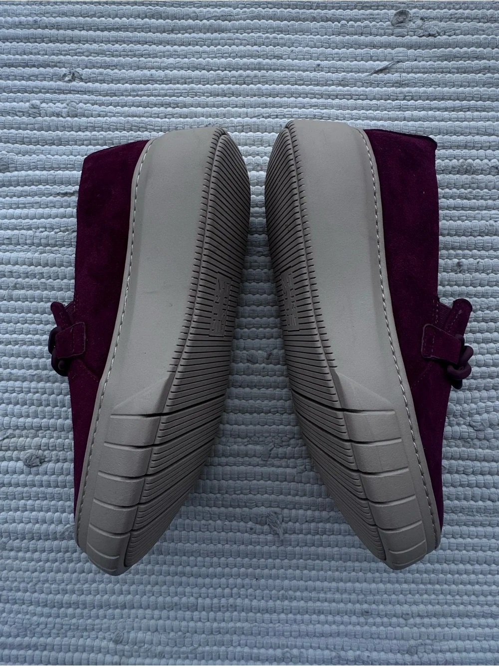 Retail: $110 Naturalizer Daphne Burgundy Suede Chain Platform Sneaker 9M NEW